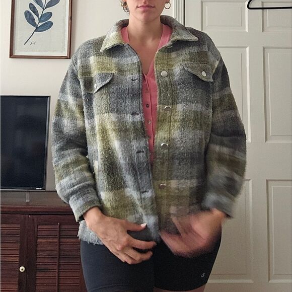 Joie Large windowpane fuzzy "shacket" green plaid w side pockets - Picture 4 of 6